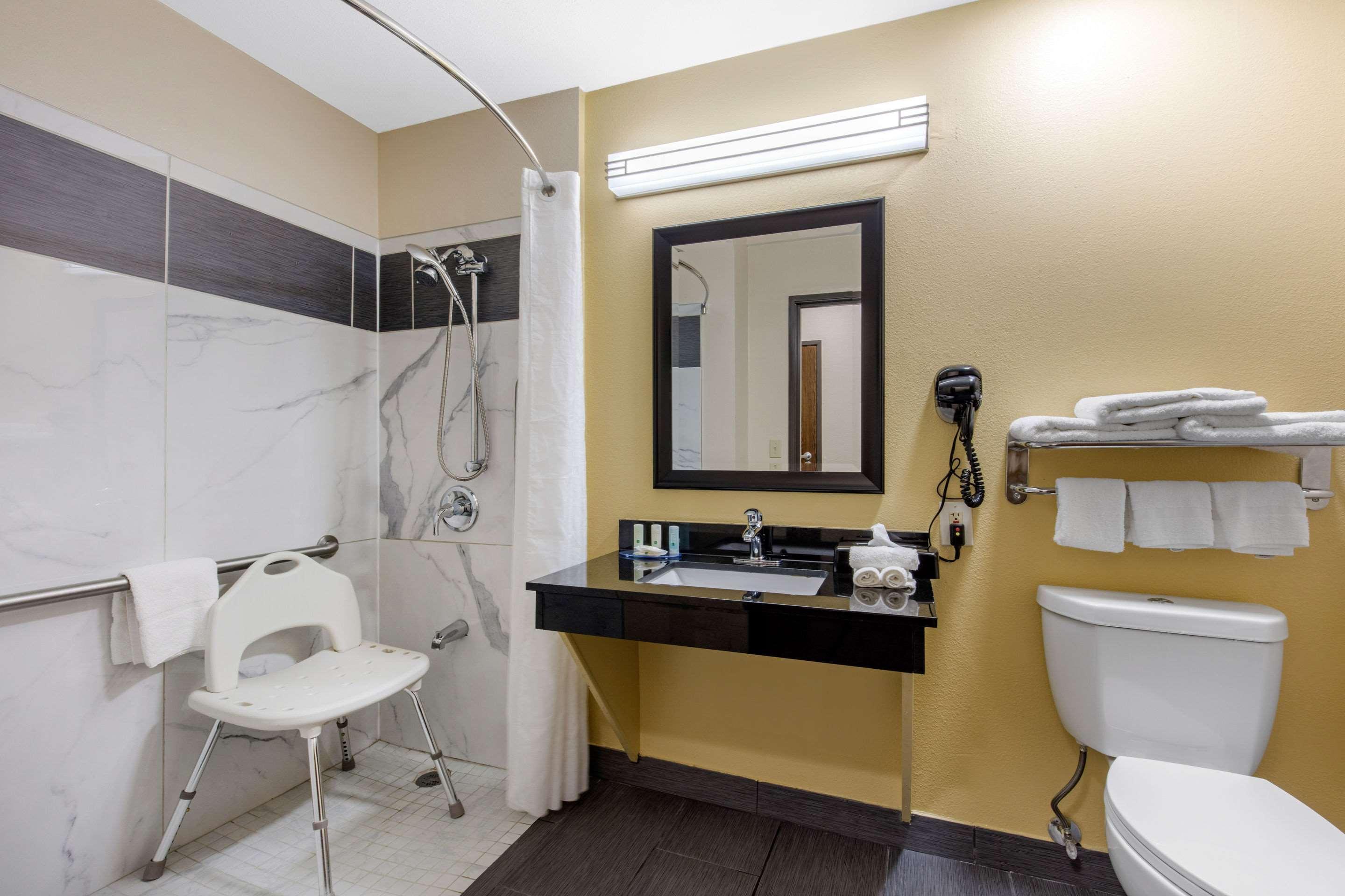 Quality Inn Cadiz Экстерьер фото