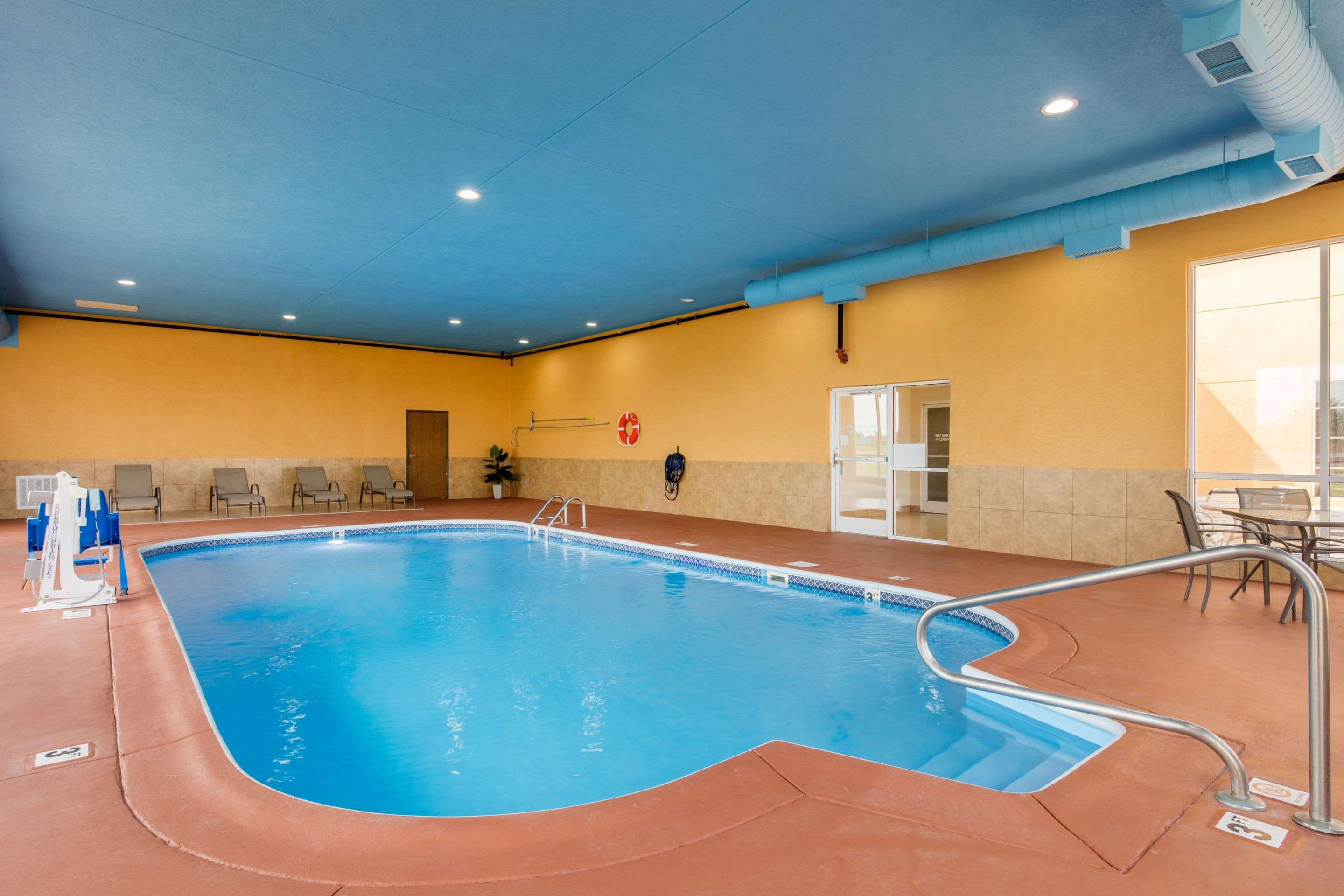 Quality Inn Cadiz Экстерьер фото