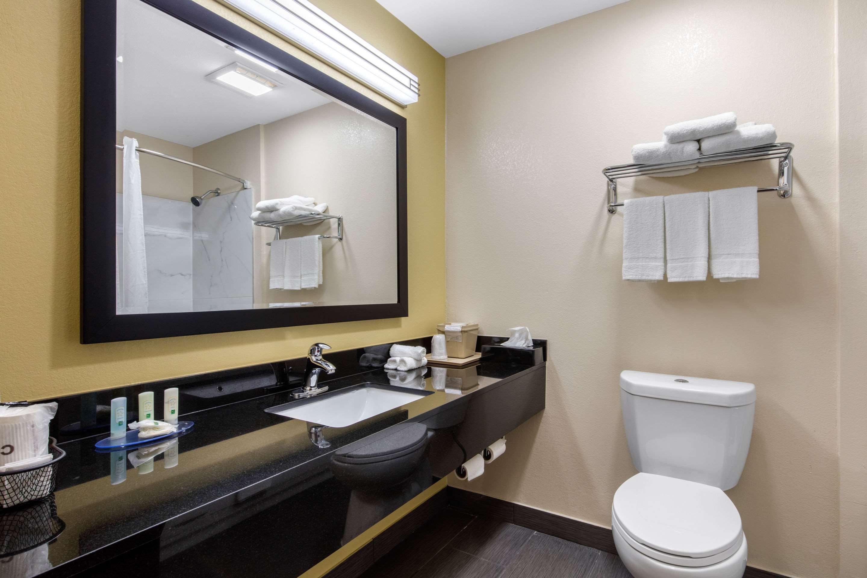 Quality Inn Cadiz Экстерьер фото