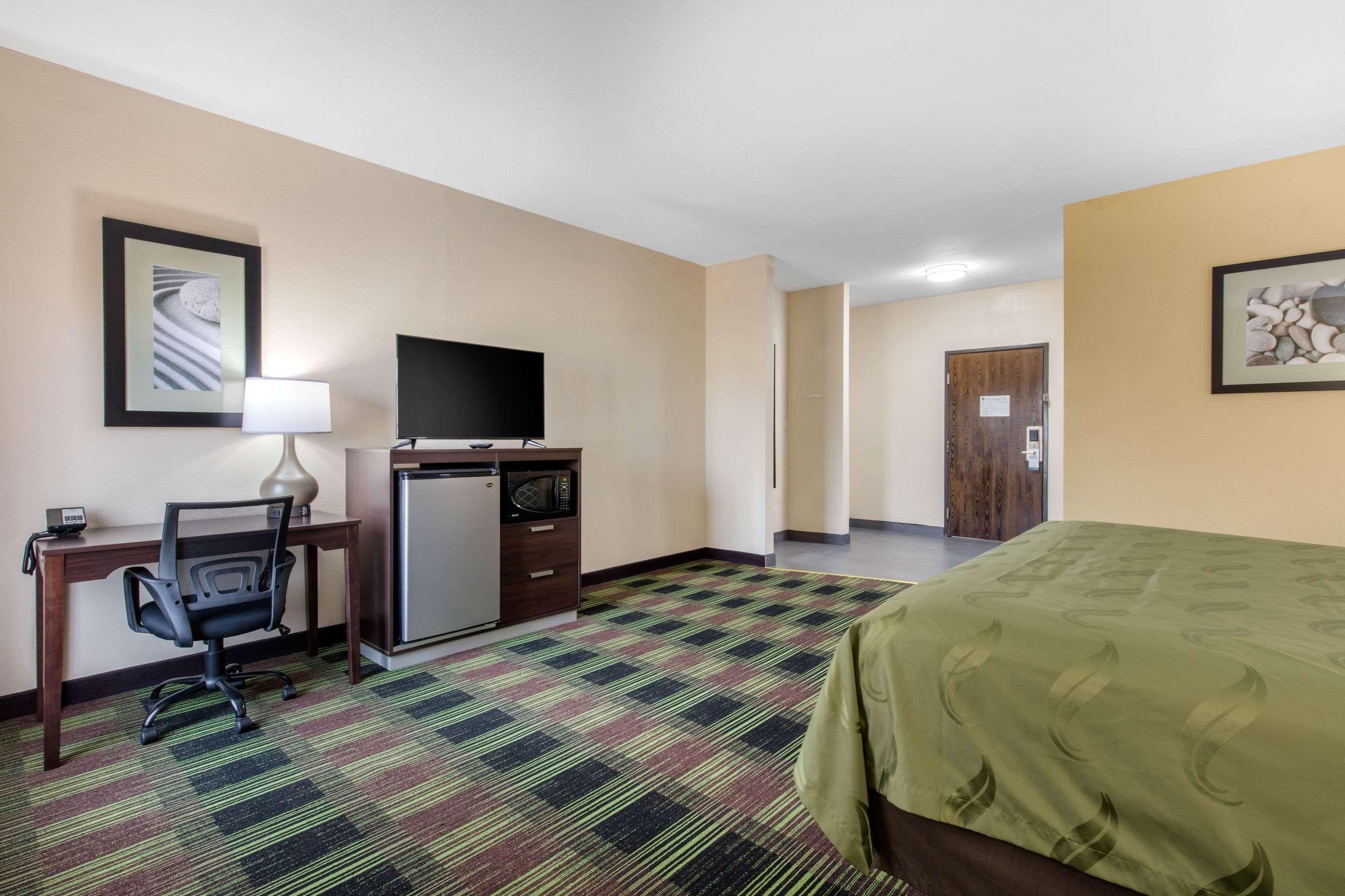 Quality Inn Cadiz Экстерьер фото