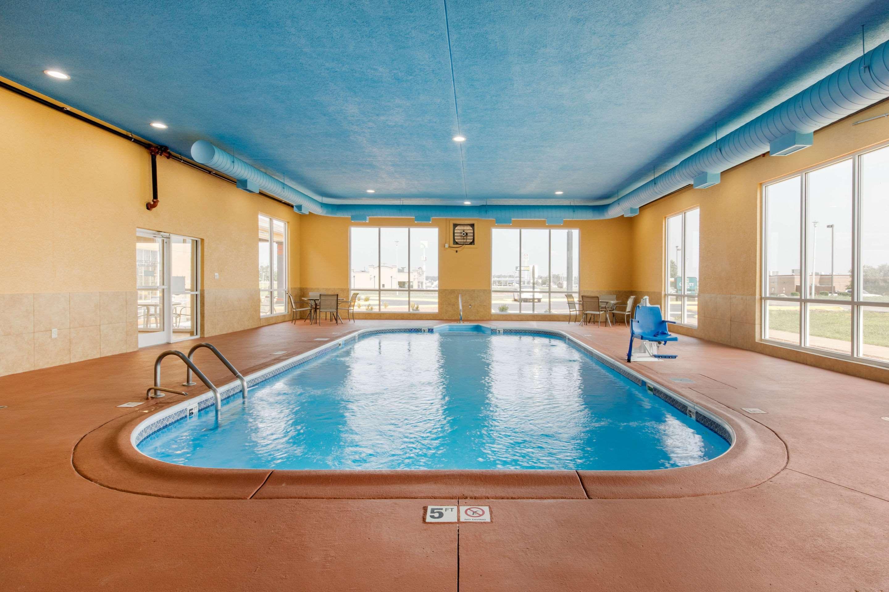 Quality Inn Cadiz Экстерьер фото