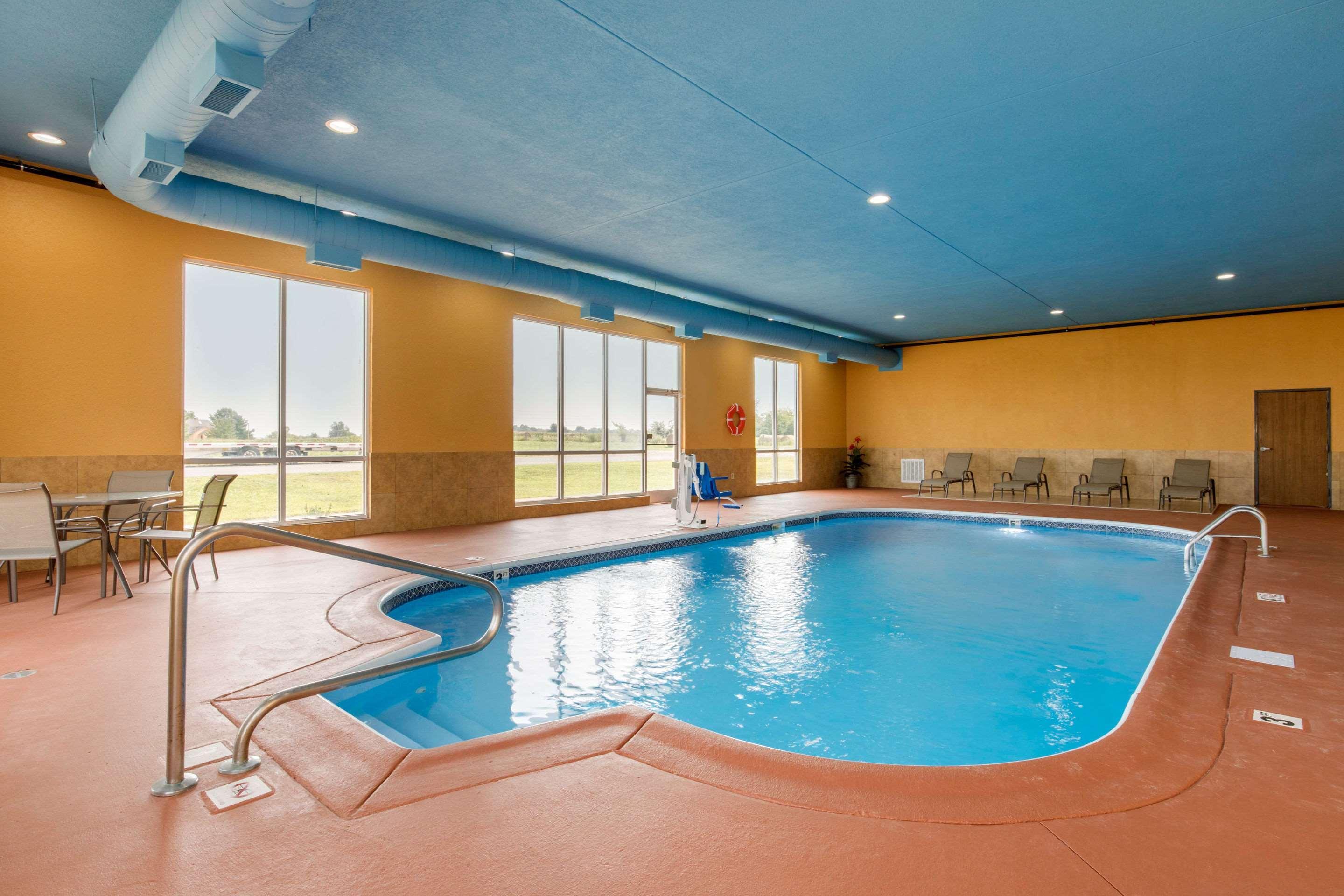 Quality Inn Cadiz Экстерьер фото