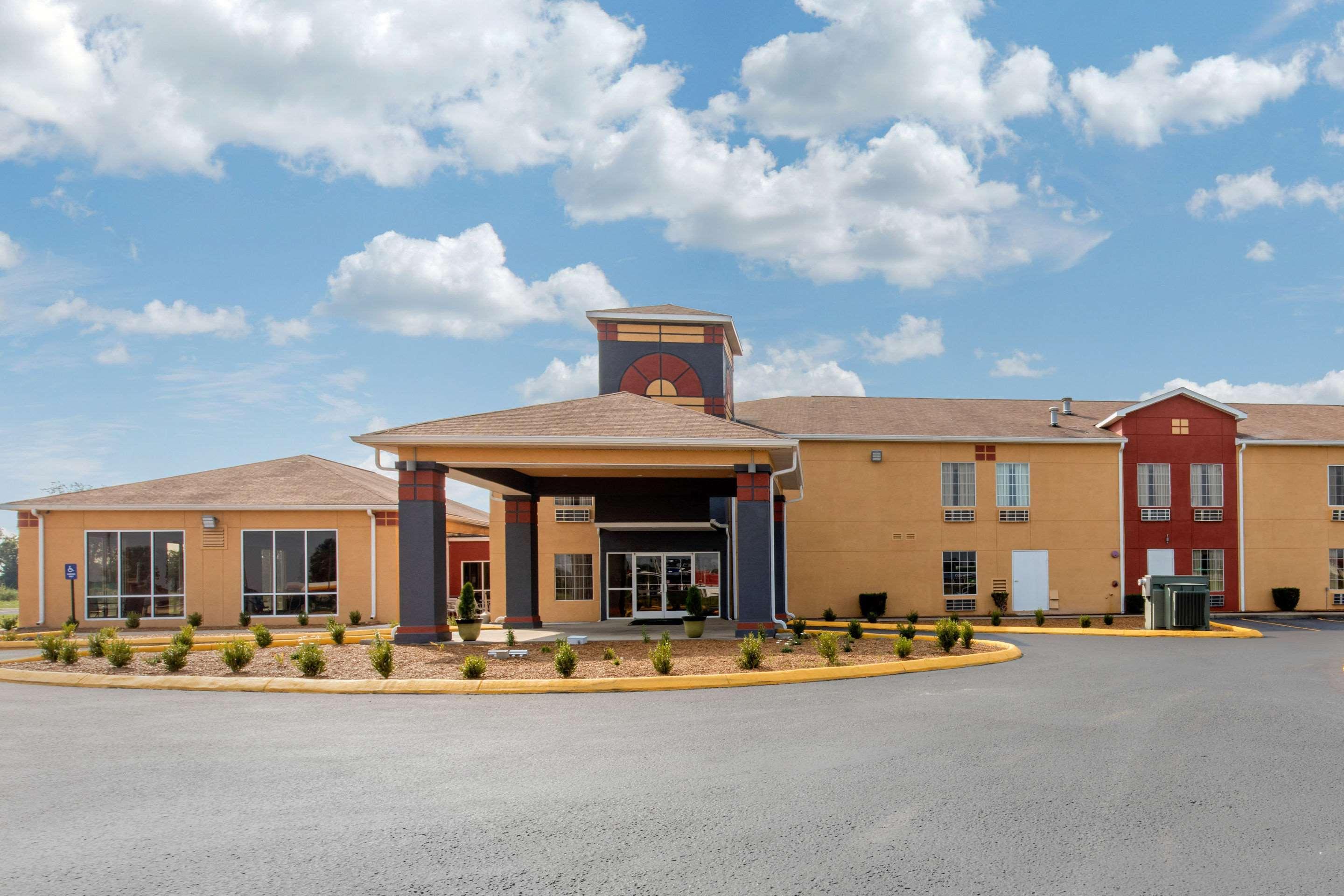 Quality Inn Cadiz Экстерьер фото