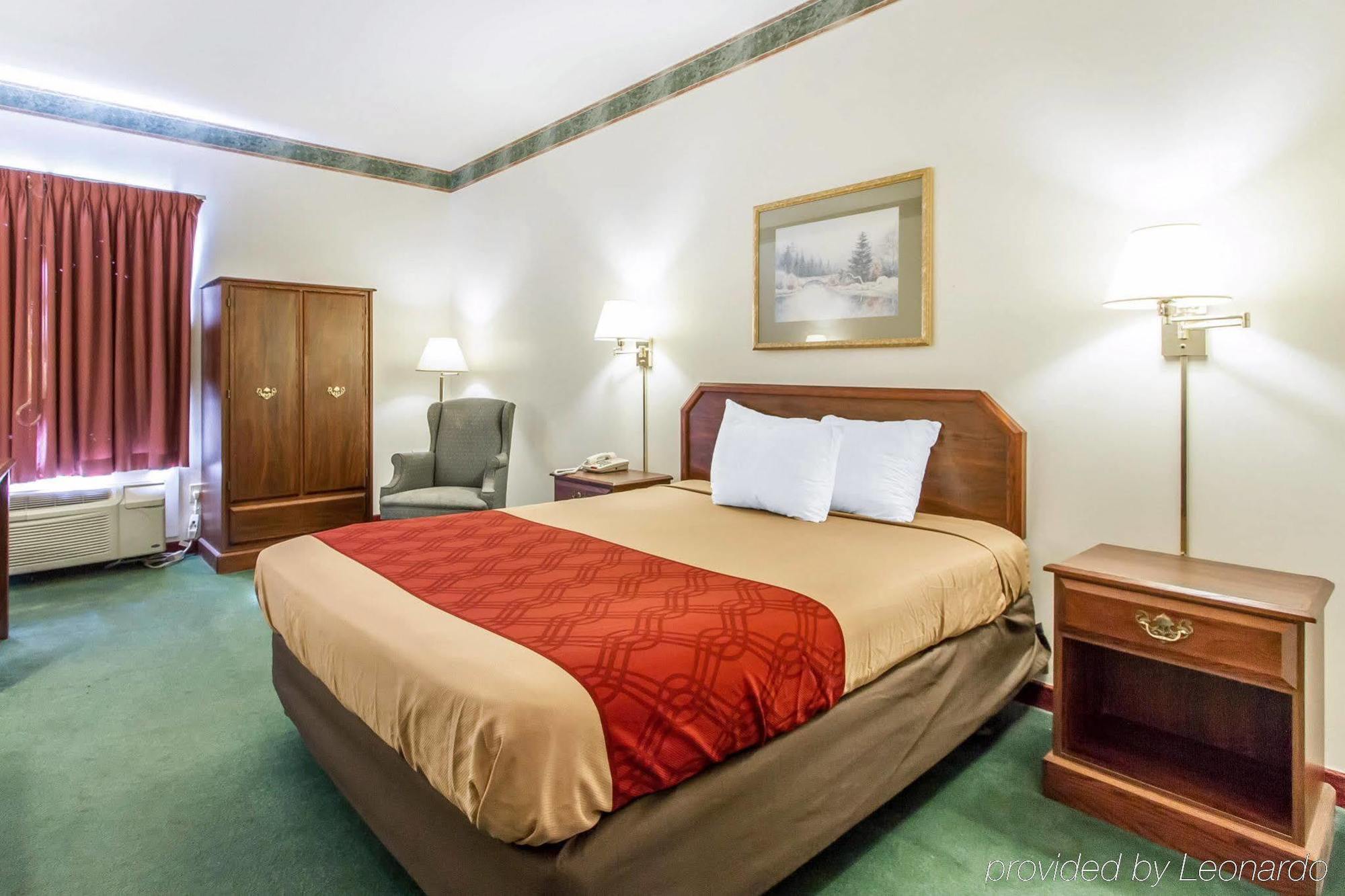 Quality Inn Cadiz Экстерьер фото