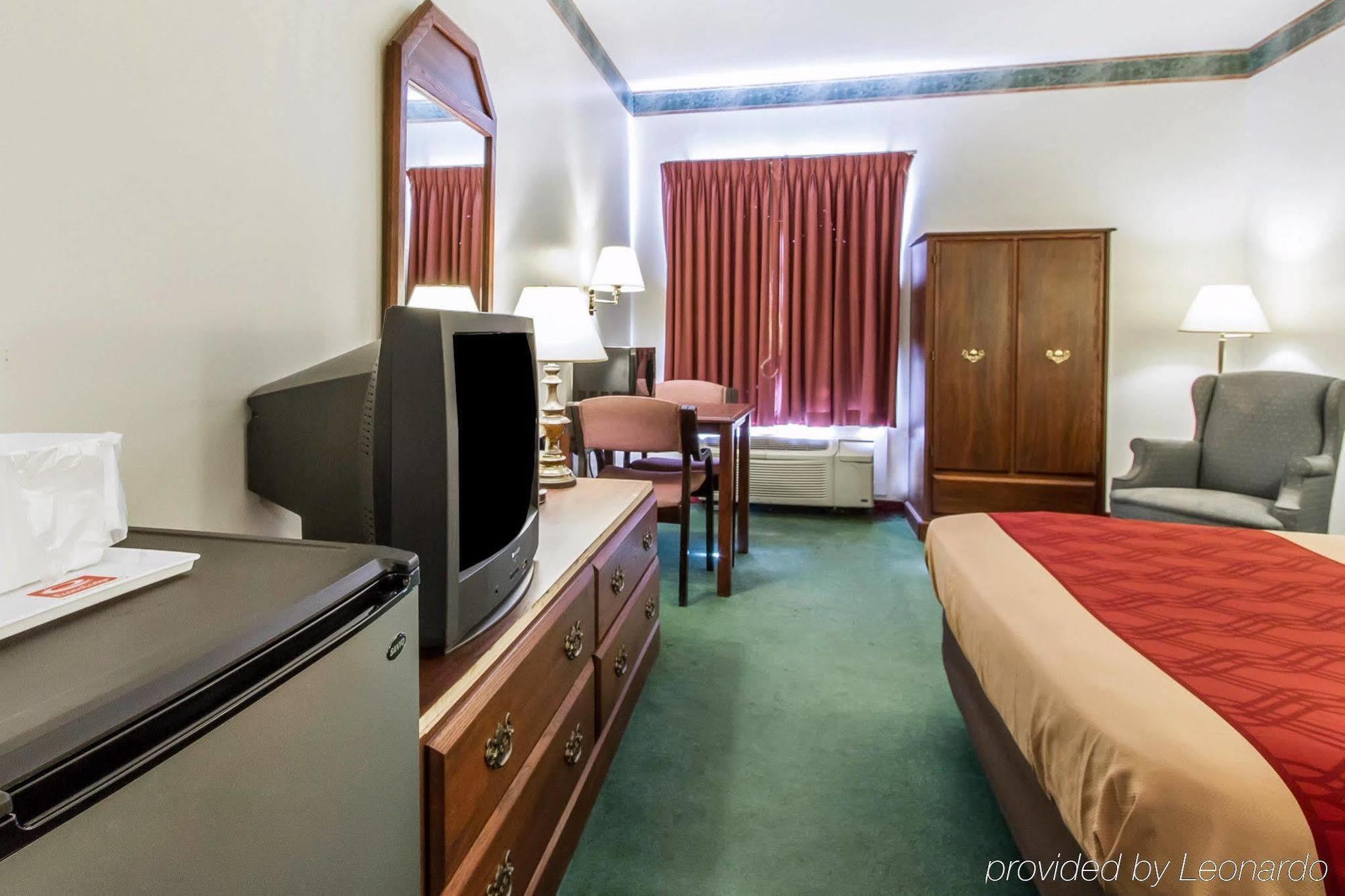 Quality Inn Cadiz Экстерьер фото