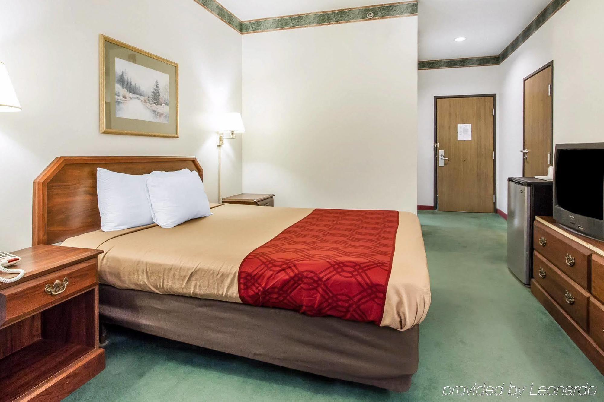 Quality Inn Cadiz Экстерьер фото