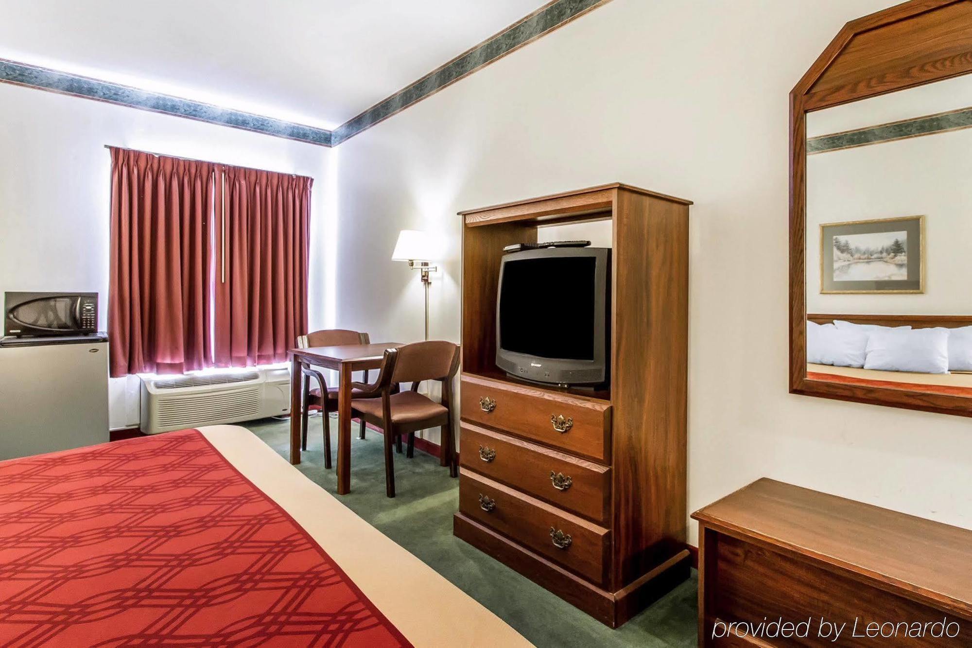 Quality Inn Cadiz Экстерьер фото