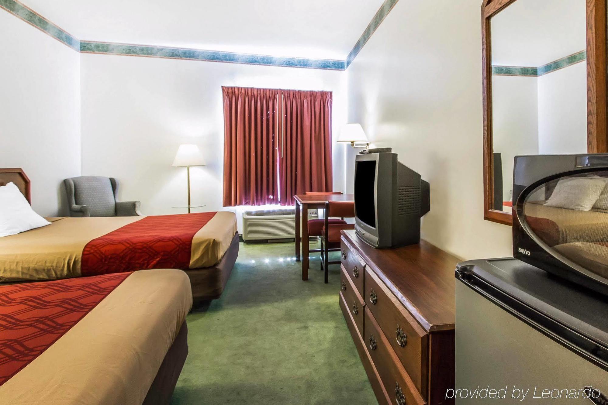 Quality Inn Cadiz Экстерьер фото