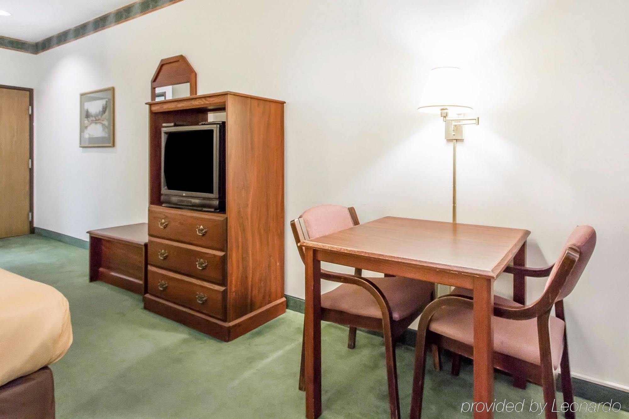 Quality Inn Cadiz Экстерьер фото