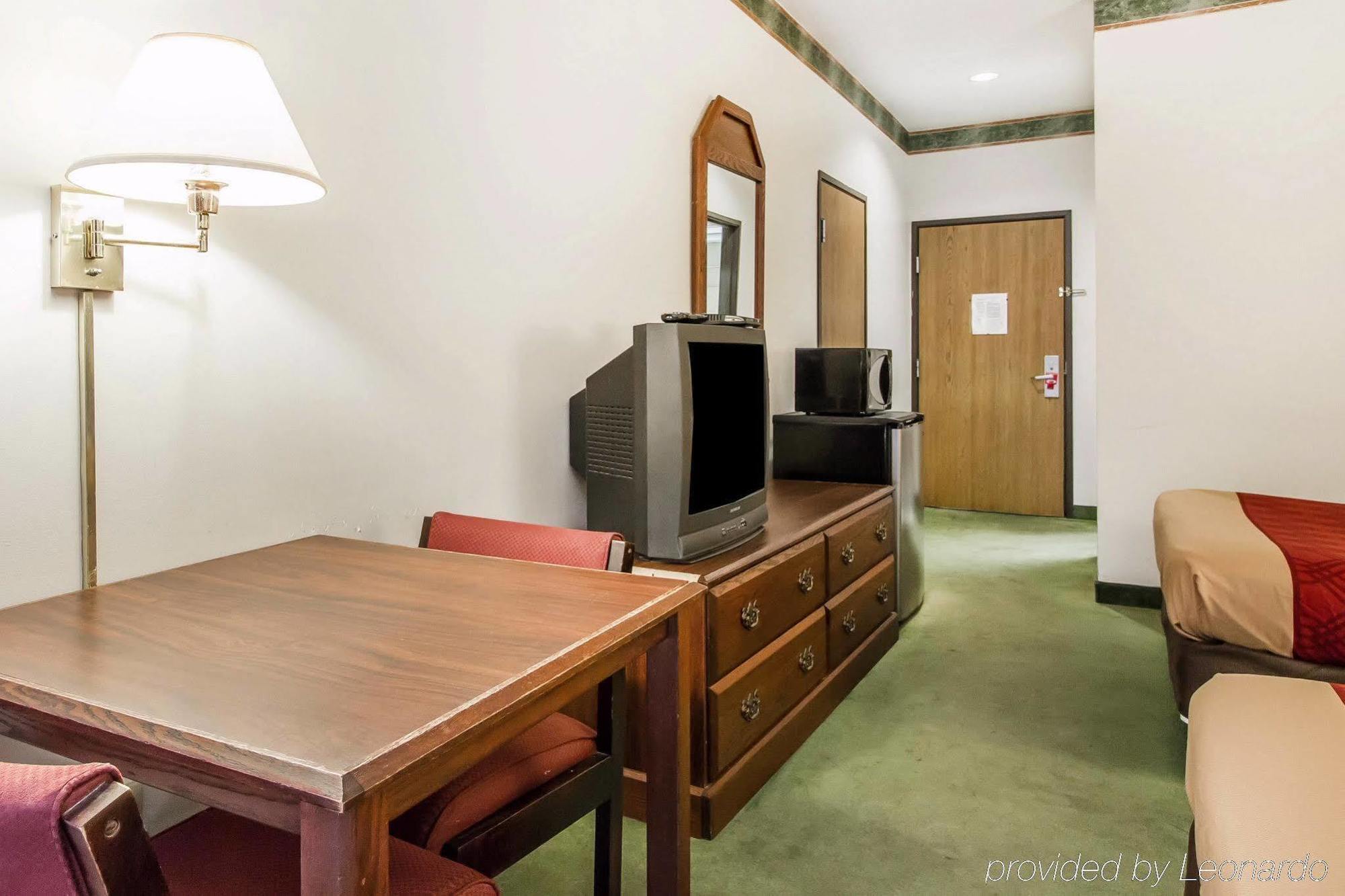 Quality Inn Cadiz Экстерьер фото