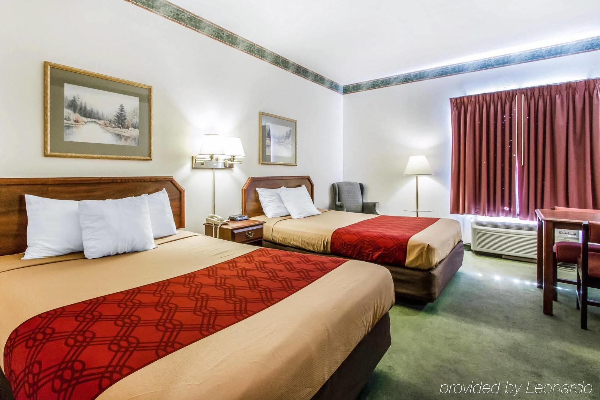 Quality Inn Cadiz Экстерьер фото